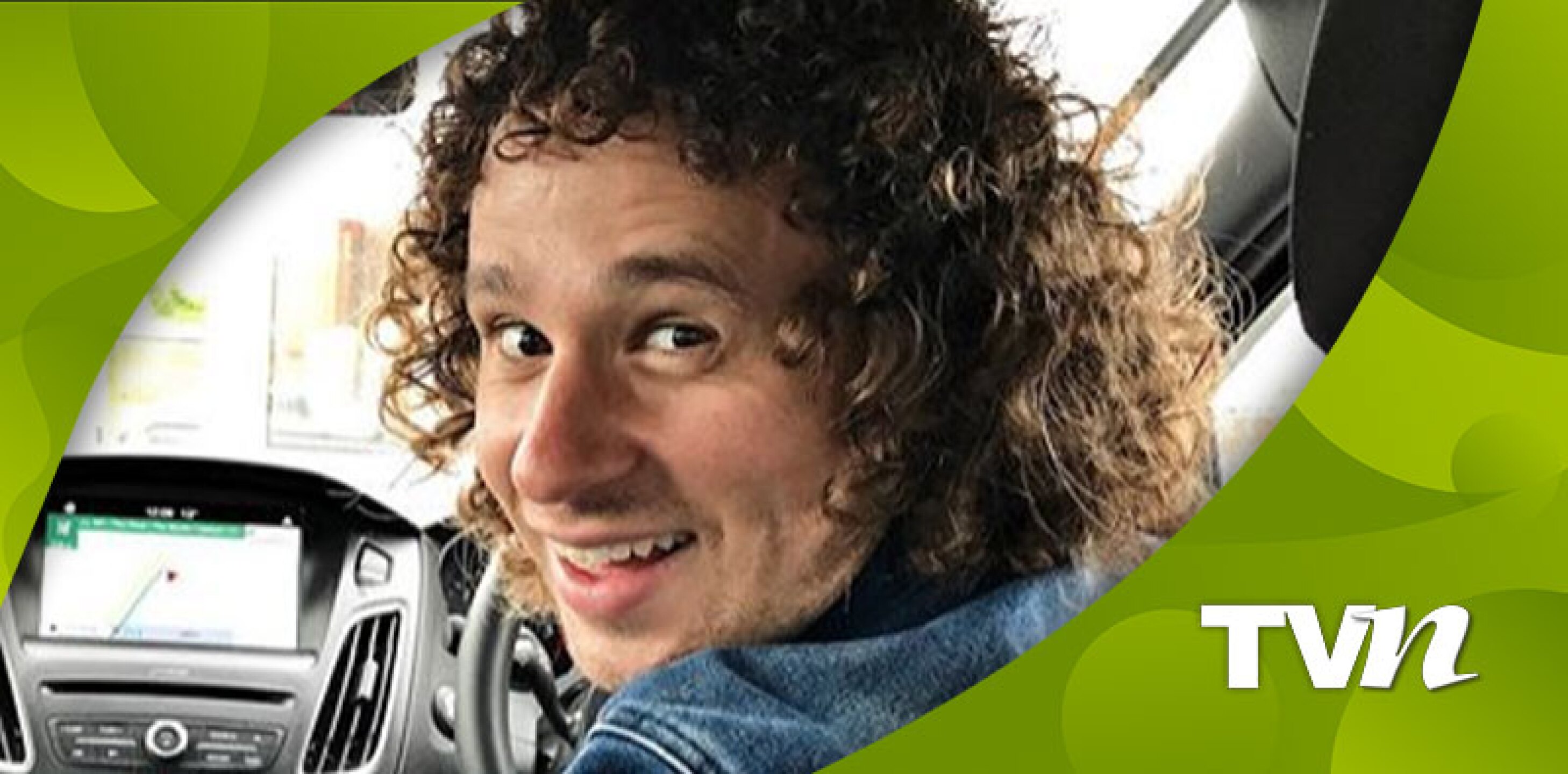 El famoso youtuber se dejó ver con unos tacones muy excéntricos.