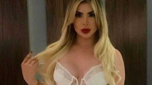 La conductora asegura que sigue en comunicación con el cantante.