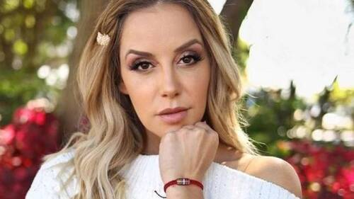 Rosie Rivera prensa latina