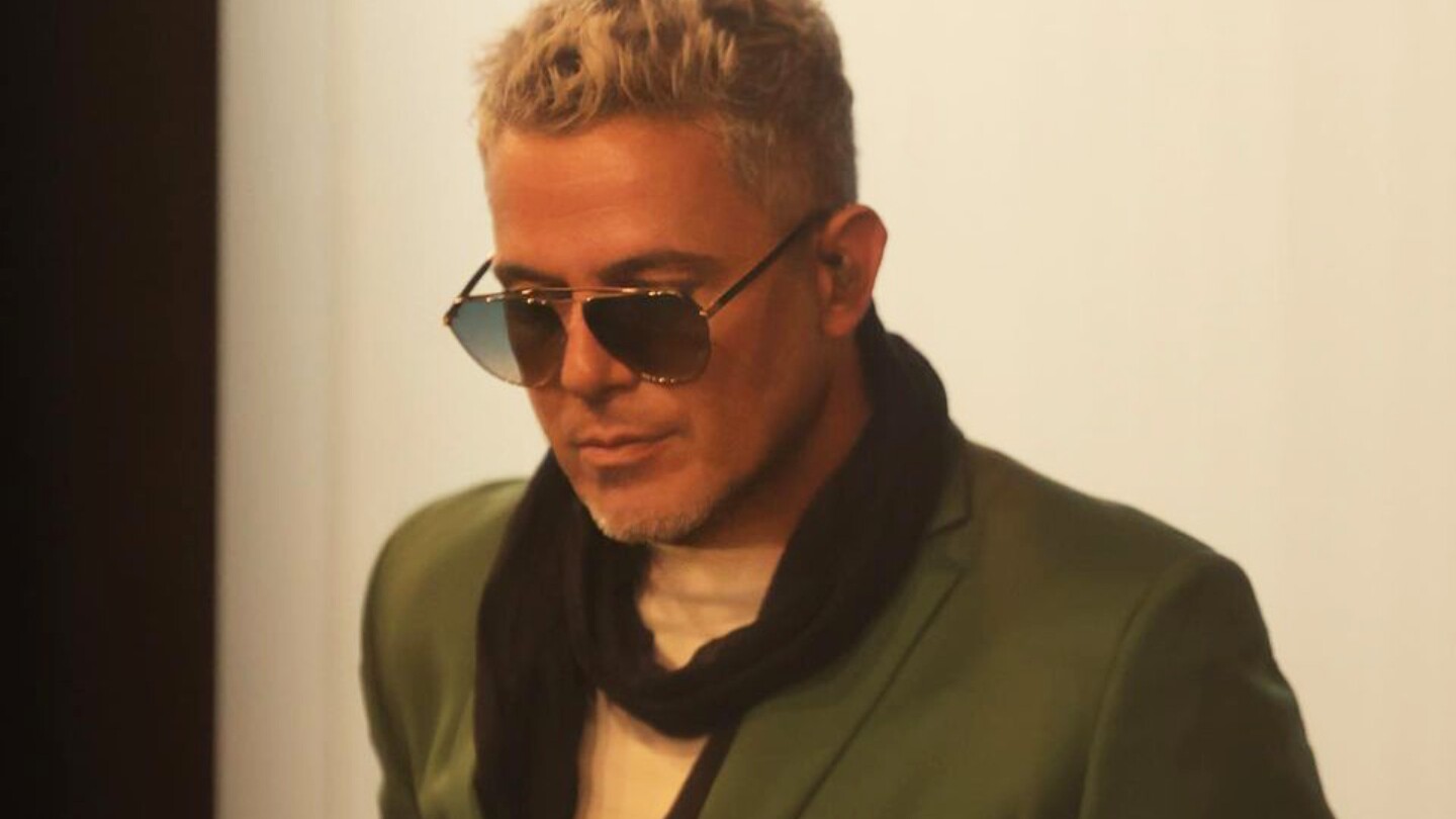 Alejandro Sanz reaparece en medio de su crisis
