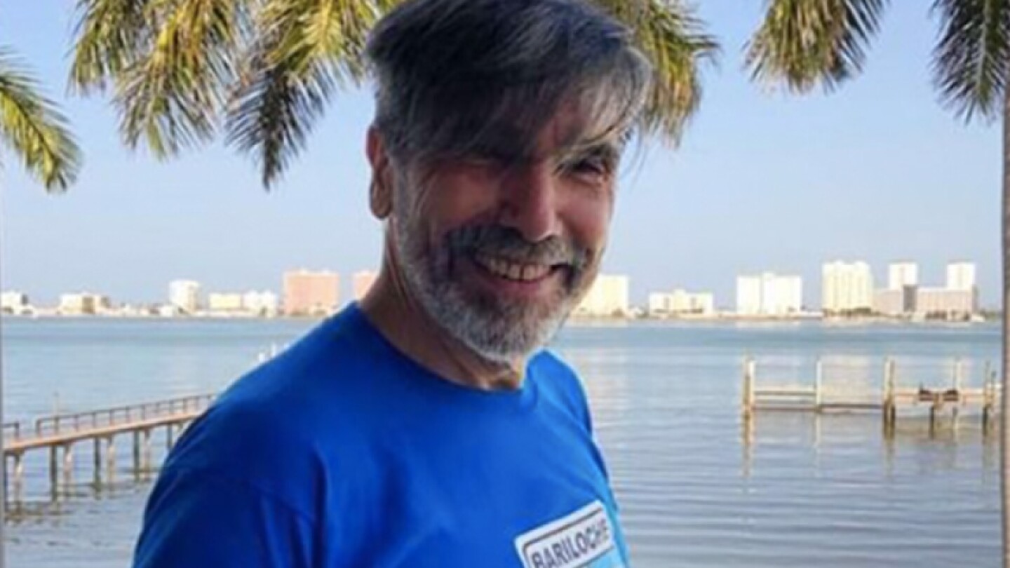 Diego Verdaguer enternece con su pequeño nieto.