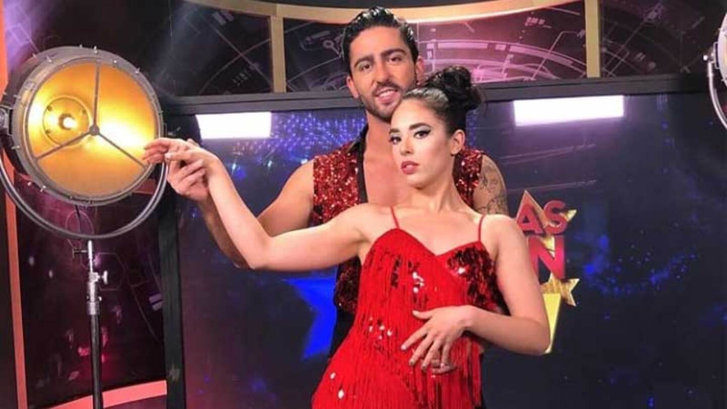 Potro y Arantza se dan tremendo beso.
