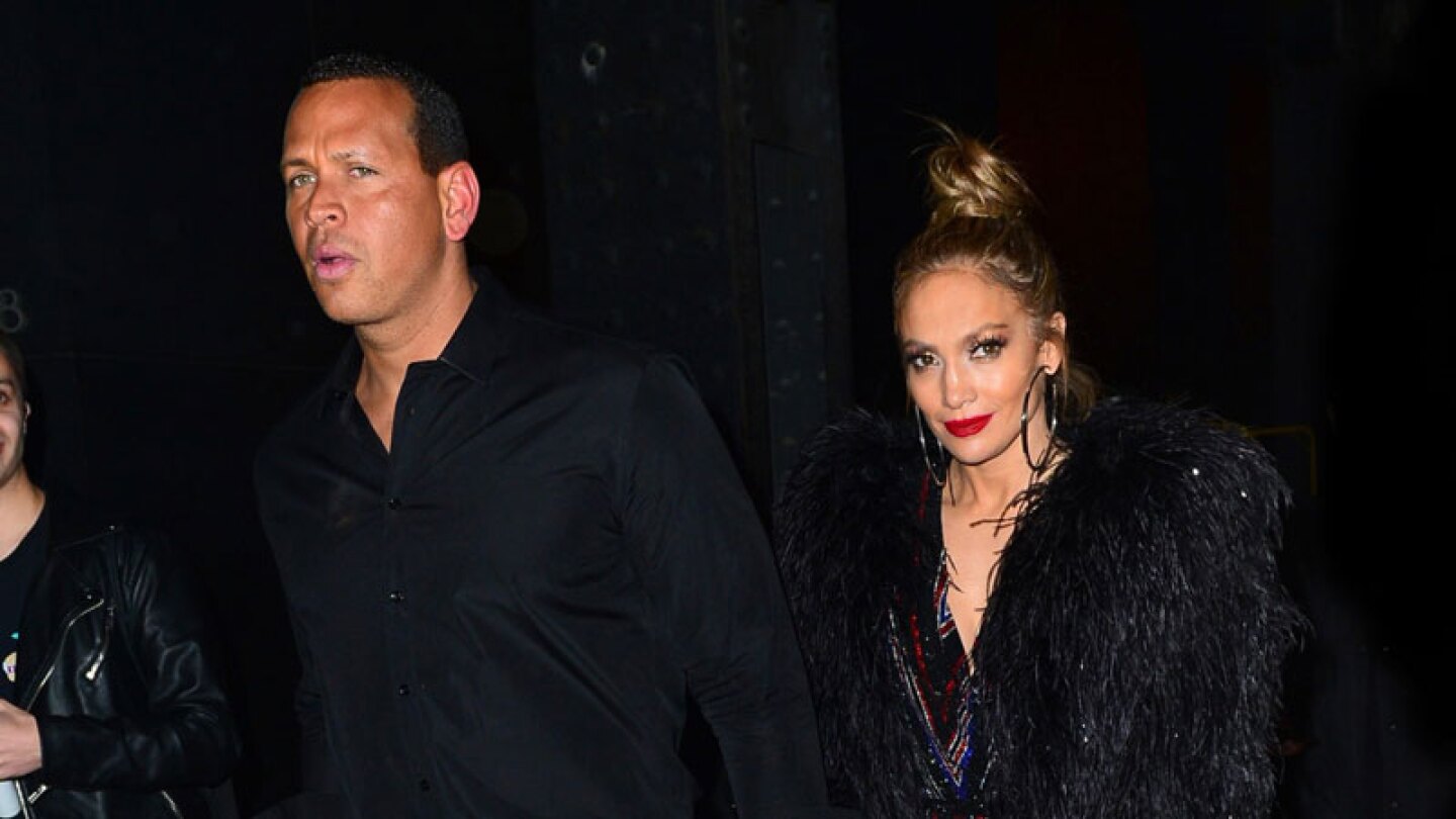 JLo y Alex muy cariñosos en público