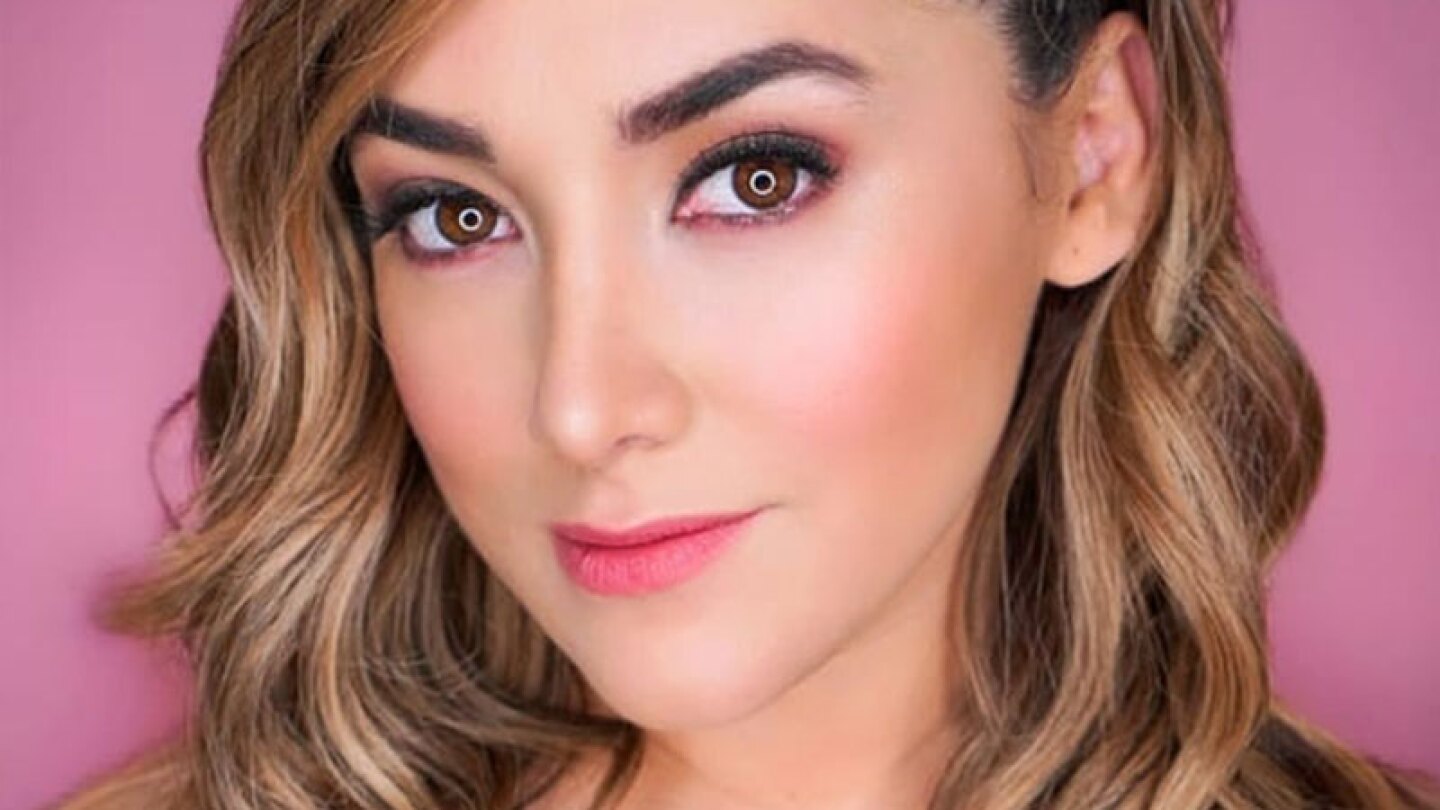 sherlyn bebé foto
