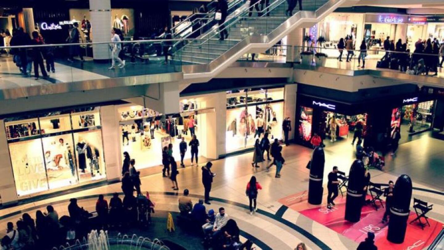 Centros comerciales y tiendas departamentales reabren en semáforo rojo