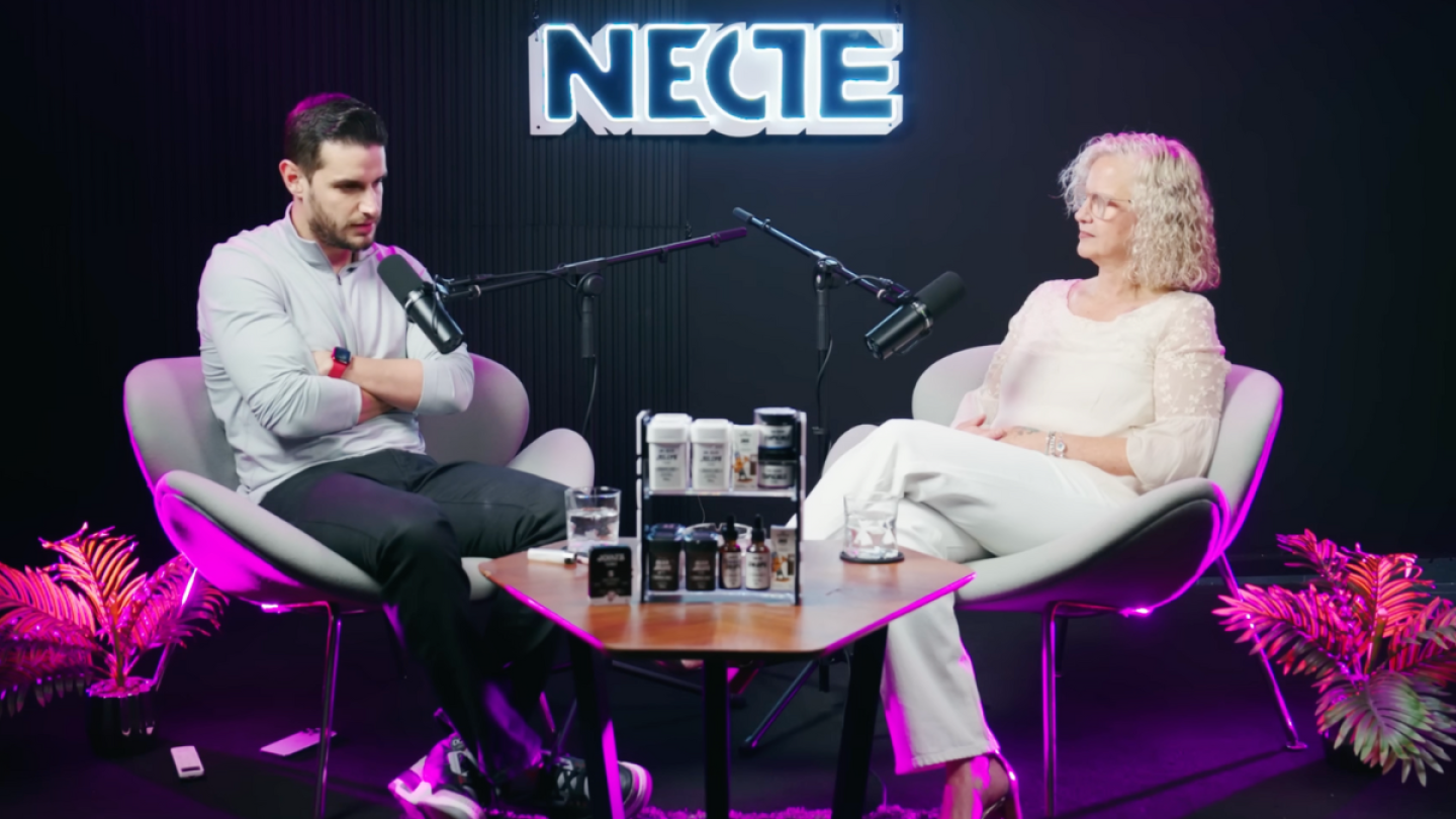 Crista Montes y Adrián Marcelo en entrevista