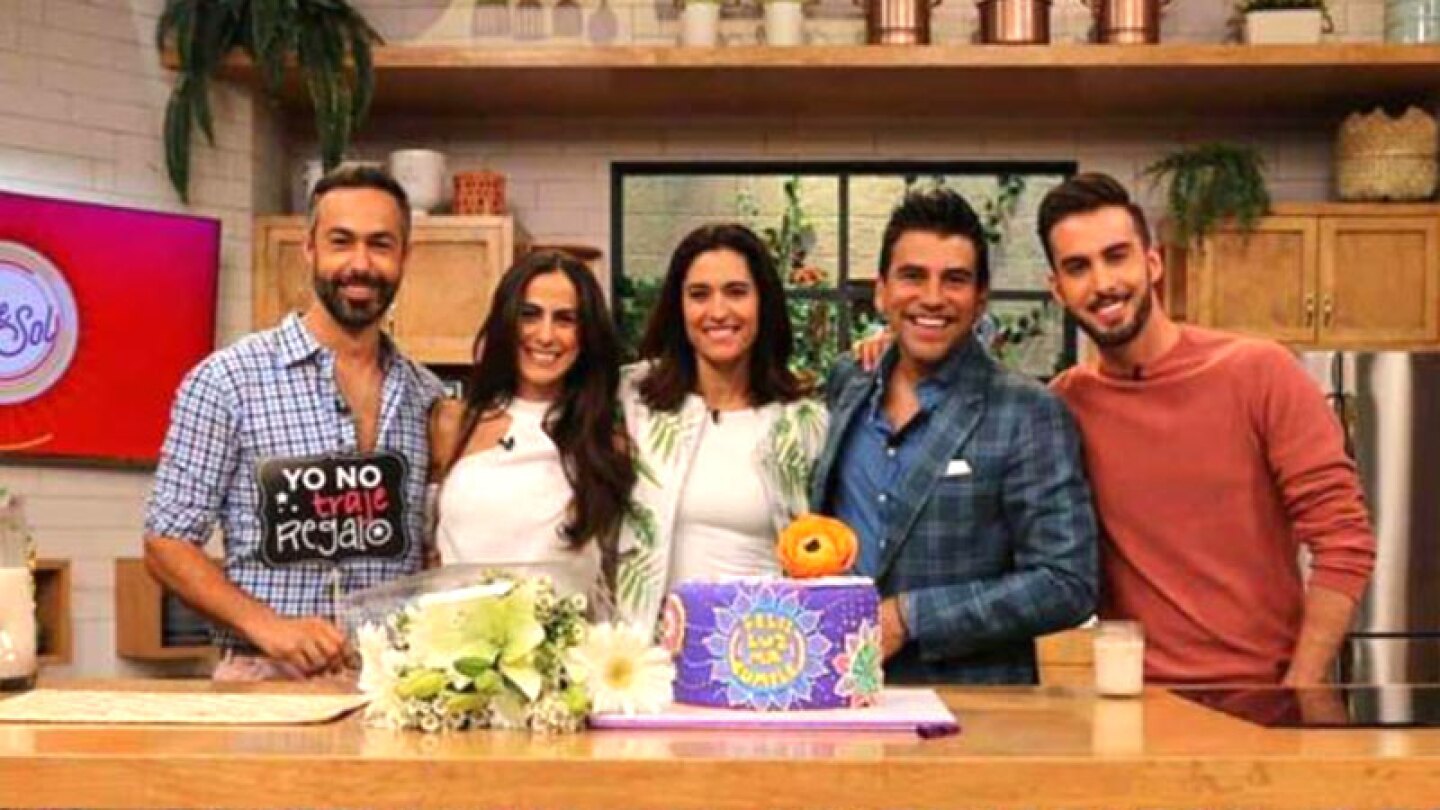 Mauricio Barcelata es conductor invitado en el programa Hoy