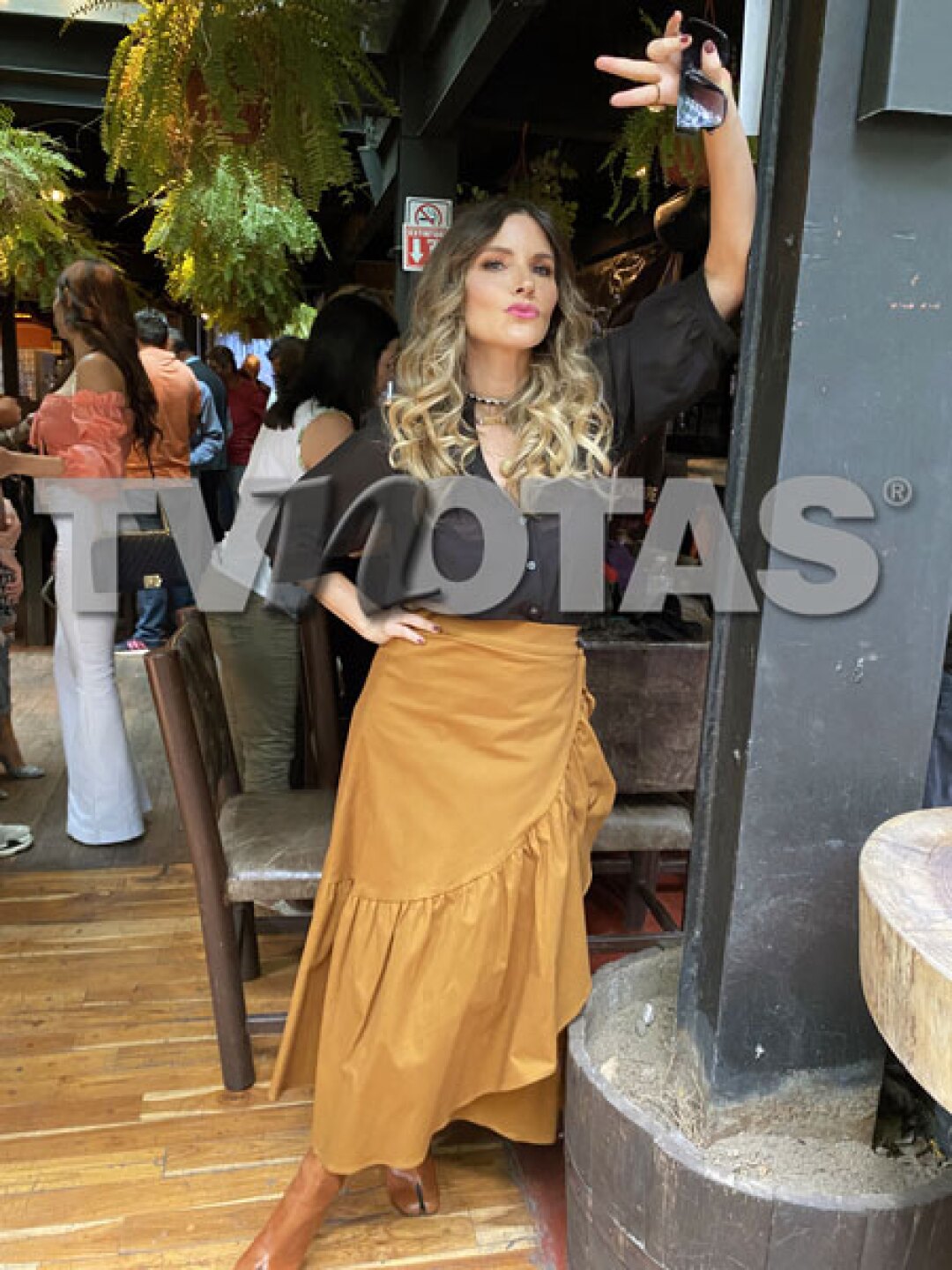 Issabela Camil, feliz de volver al teatro