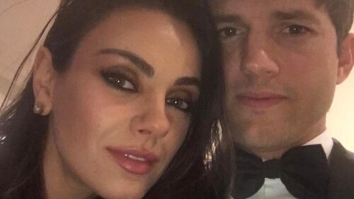 Ashton Kutcher le reclama a Mila Kunis por bañar demasiado a su hijos