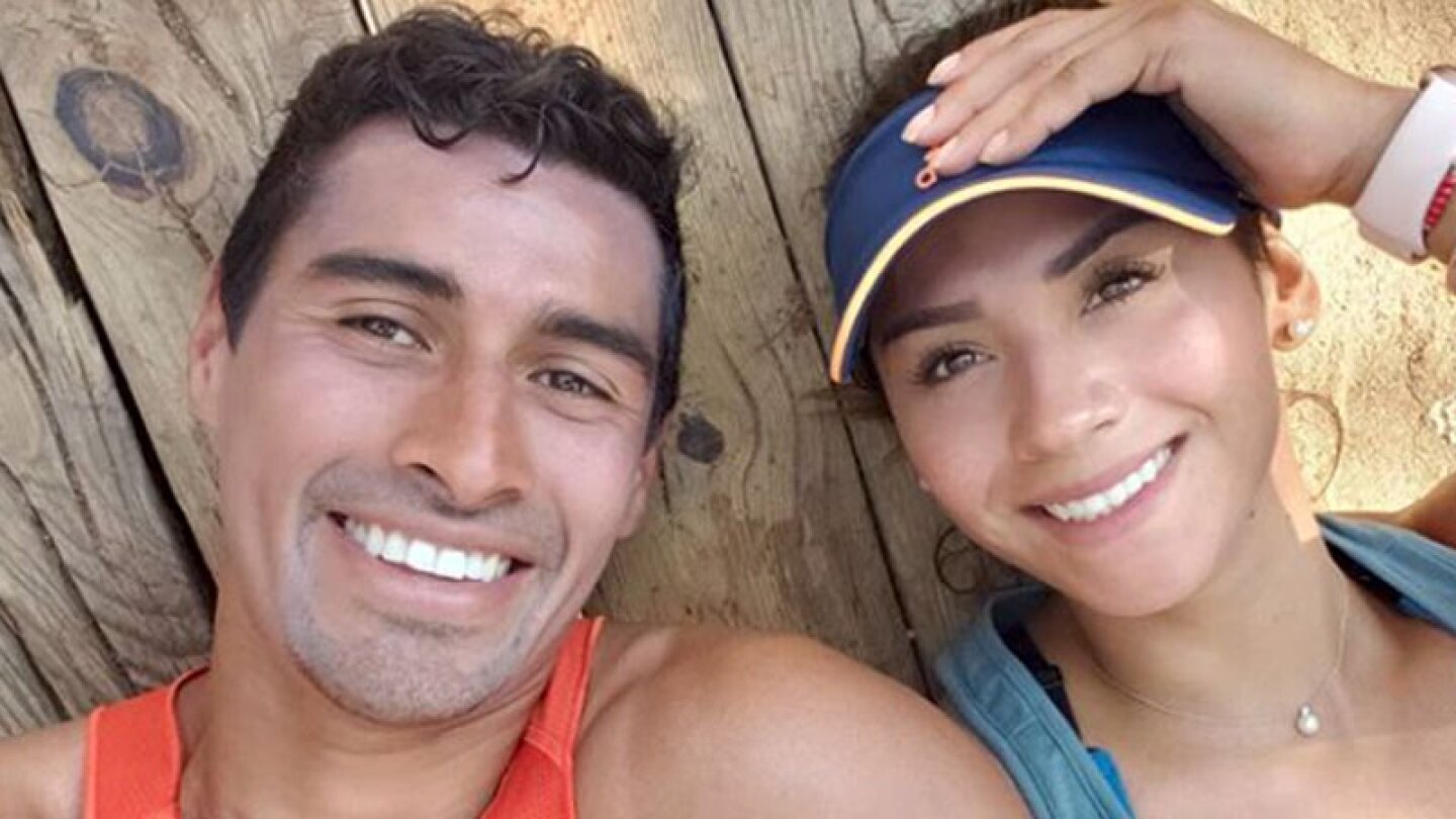 El ex futbolista le entregó el anillo a la atleta, y lo presumieron en sus redes sociales.