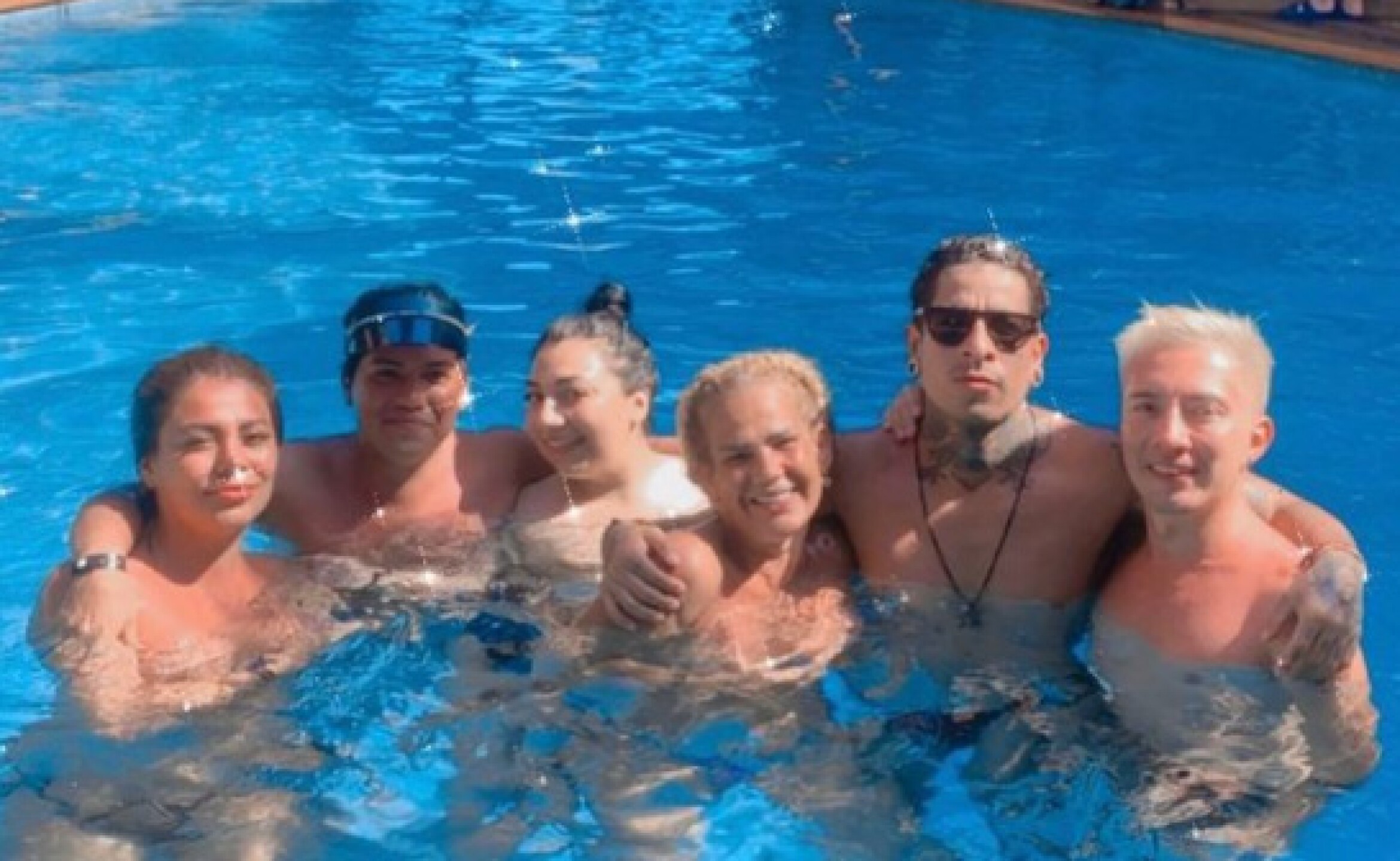 Niurka Marcos vacaciona con amigas al sur del país