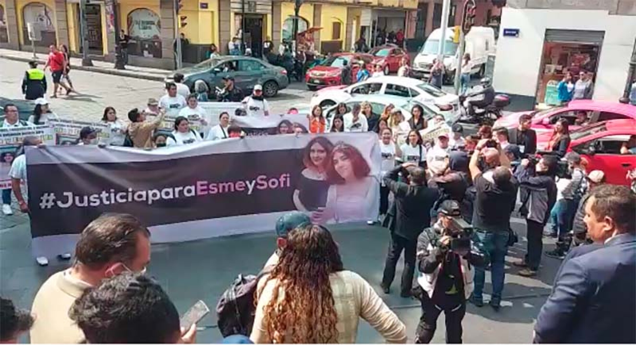 Los familiares marcharon y acusaron de negligencia a las autoridades