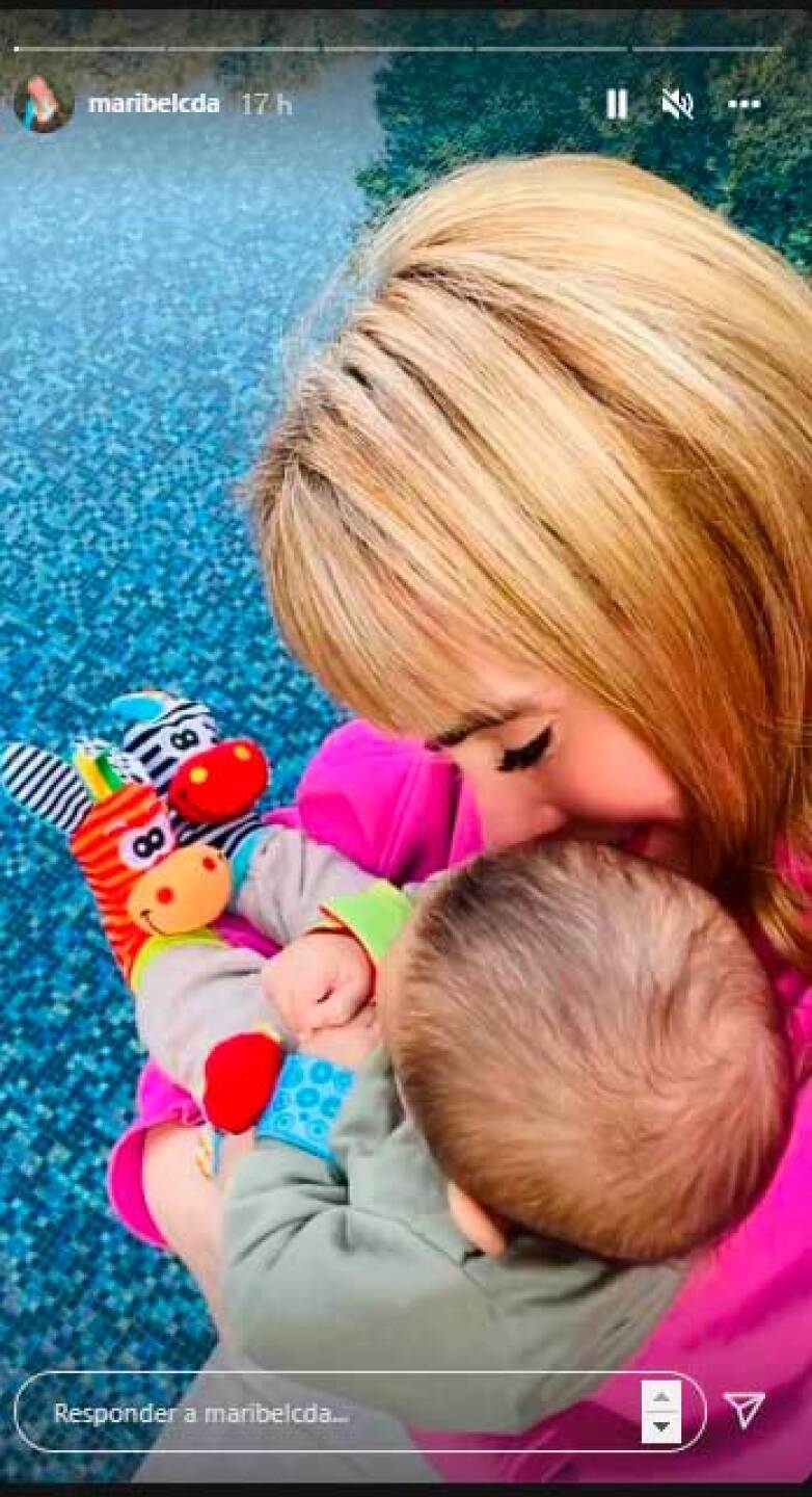 La abuela se encuentra muy feliz