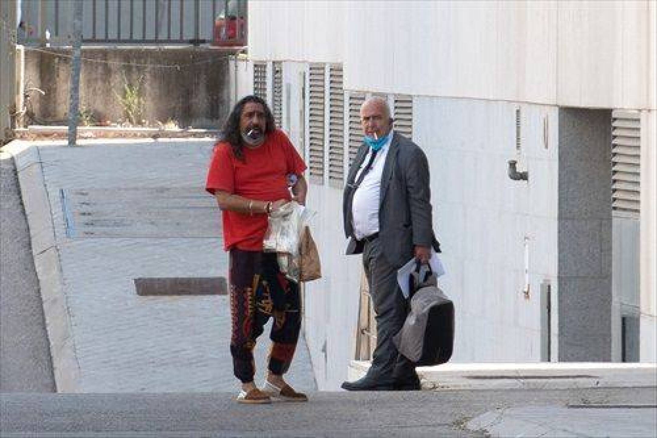 Cigala sale de la comisaría