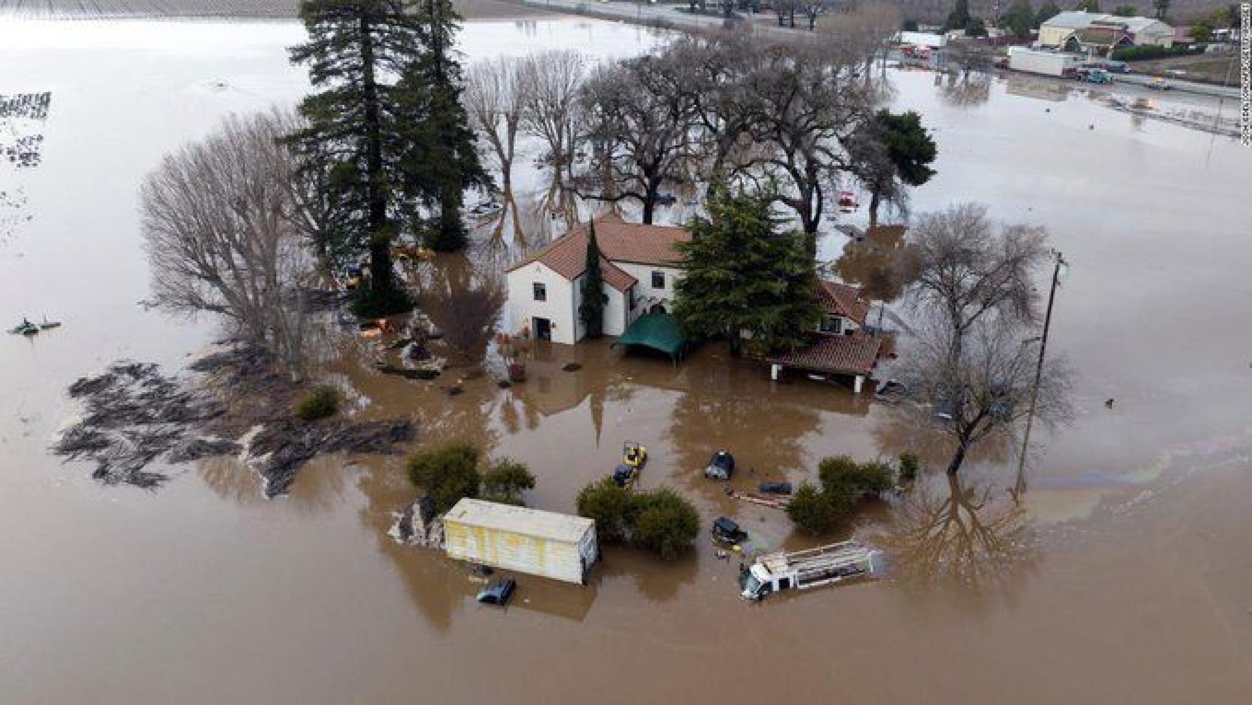 Inundaciones en California ordena evacuar a Famosos; Ellen Degeneres evidencia lo ocurrido