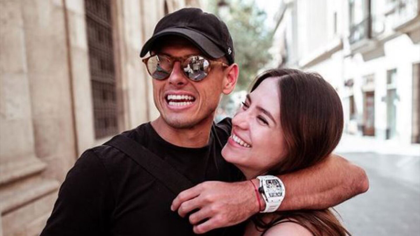Chicharito y Sarah Kohan.