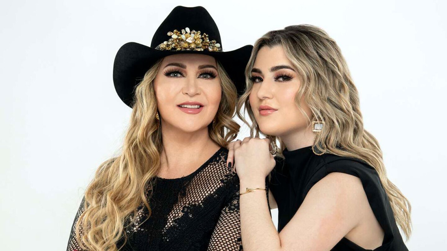 Alicia Villarreal y su hija Melenie Carmona