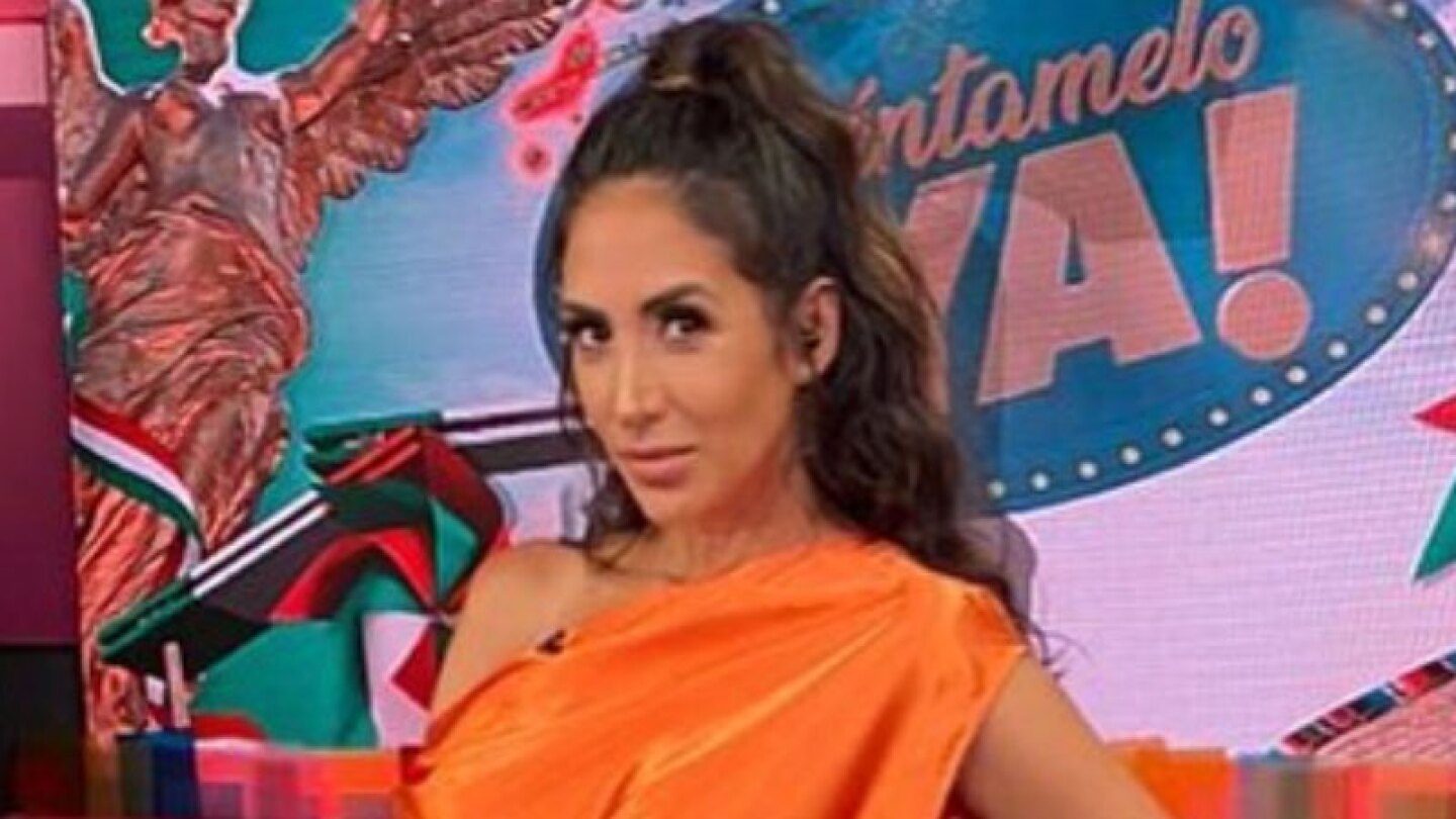 Cynthia Urías rompe en llanto en el programa Cuéntamelo Ya