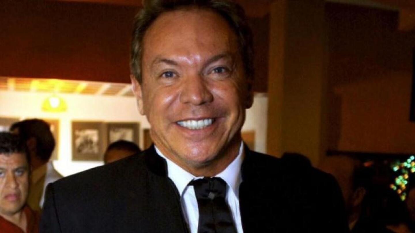 Con lágrimas en los ojos, Marcos Valdés se dice molesto por quererlo ‘sacar del closet’