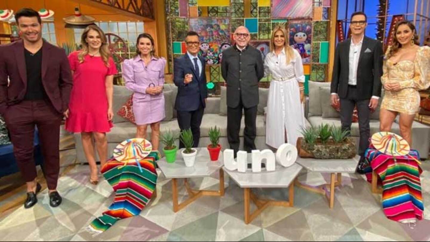 Sacerdote hace fuerte limpia en foro de Venga la Alegría
