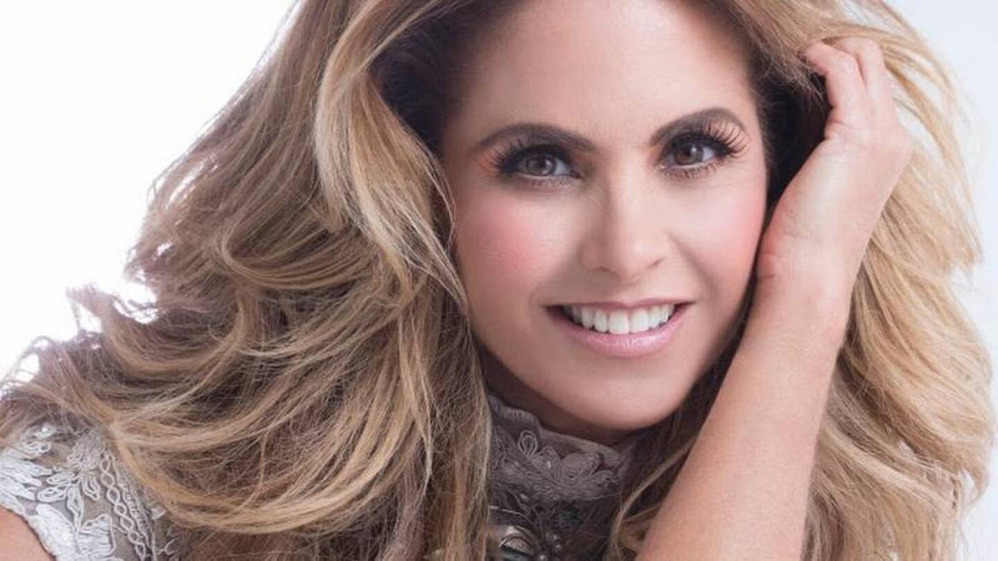 Lucero le piden no usar bótox
