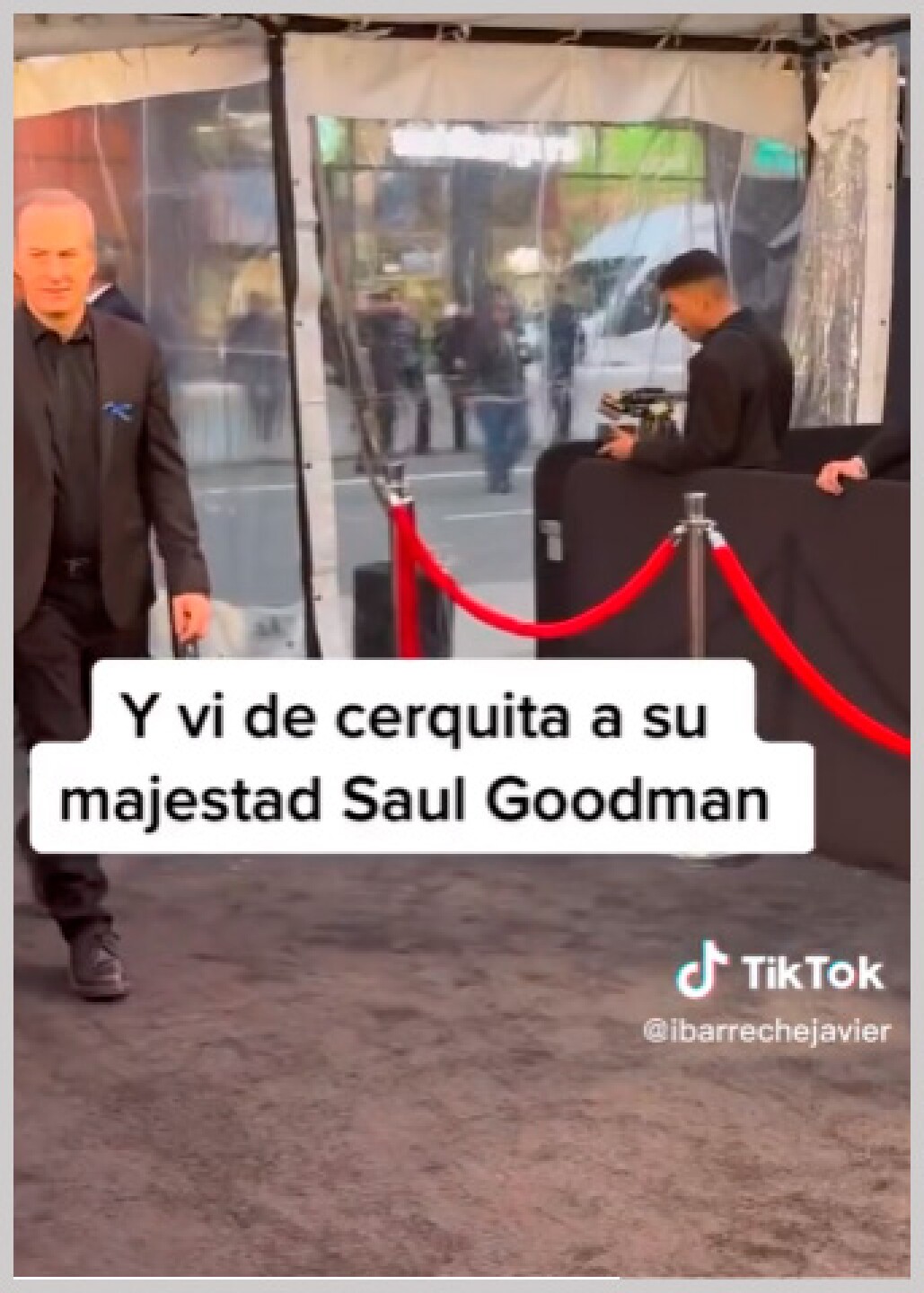 Estuvo en primera fila en la alfombra roja y presenció la llegada de celebridades