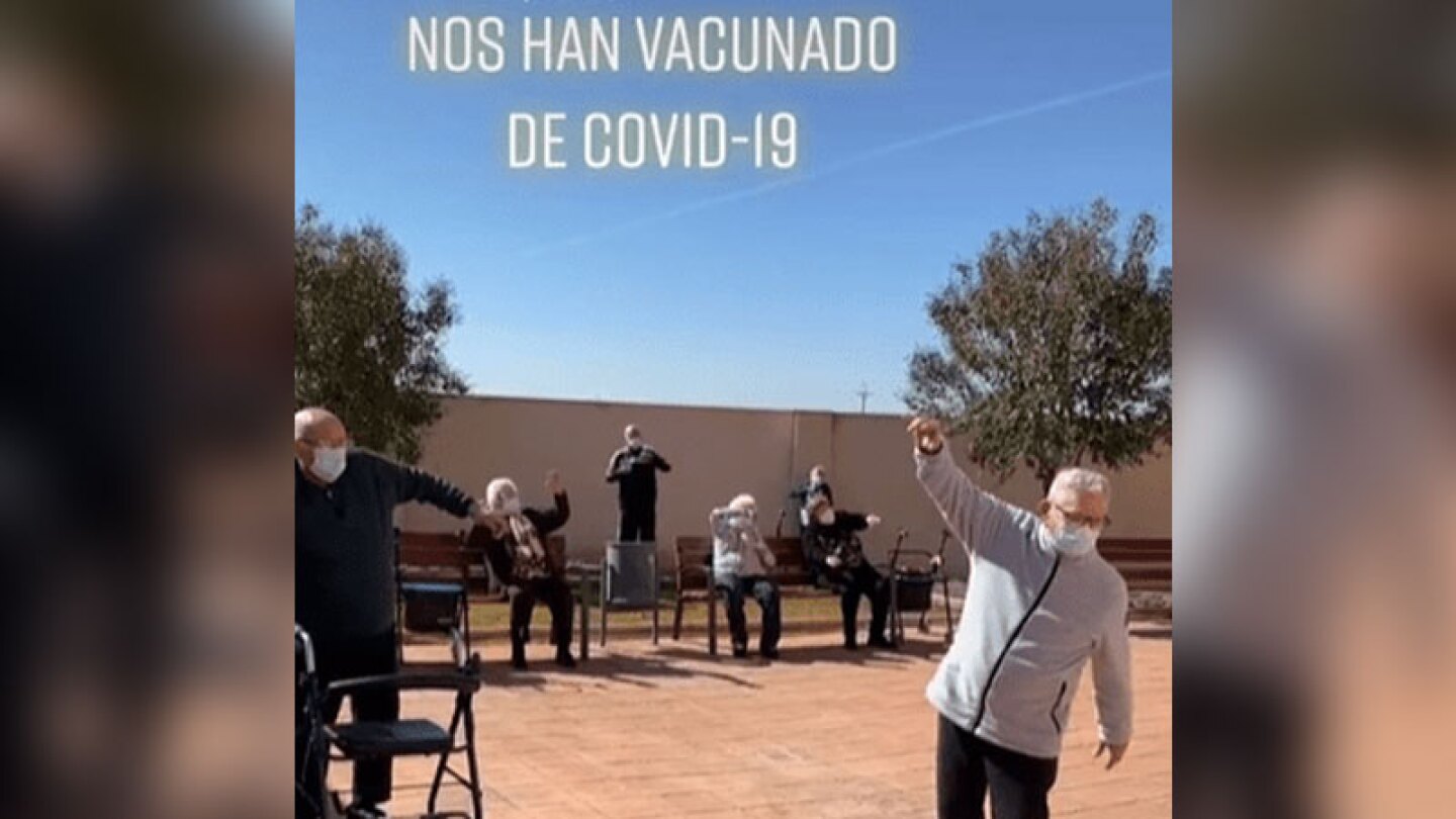 abuelitos tiktok vacuna covid tvnotas