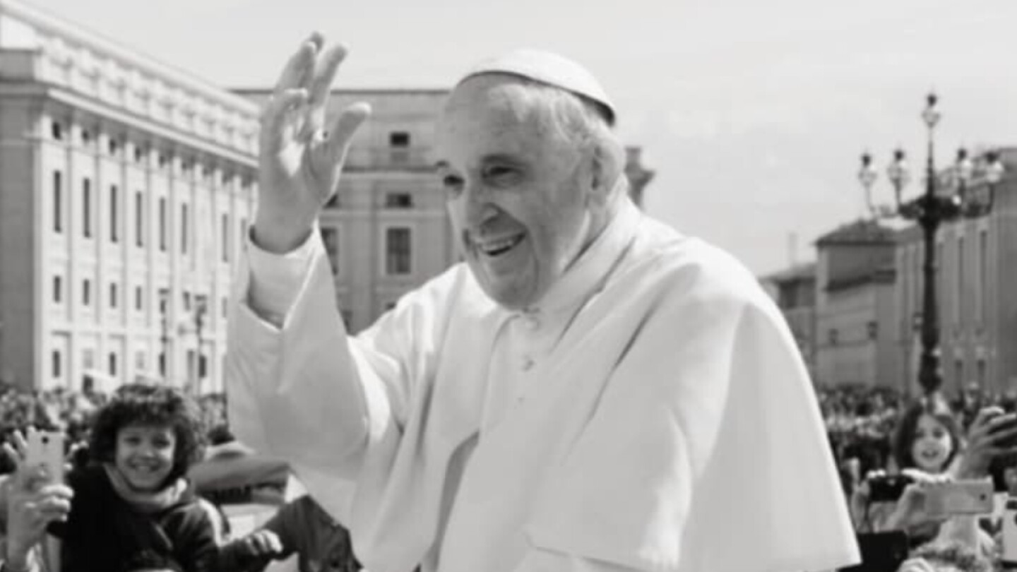 Papa Francisco muere