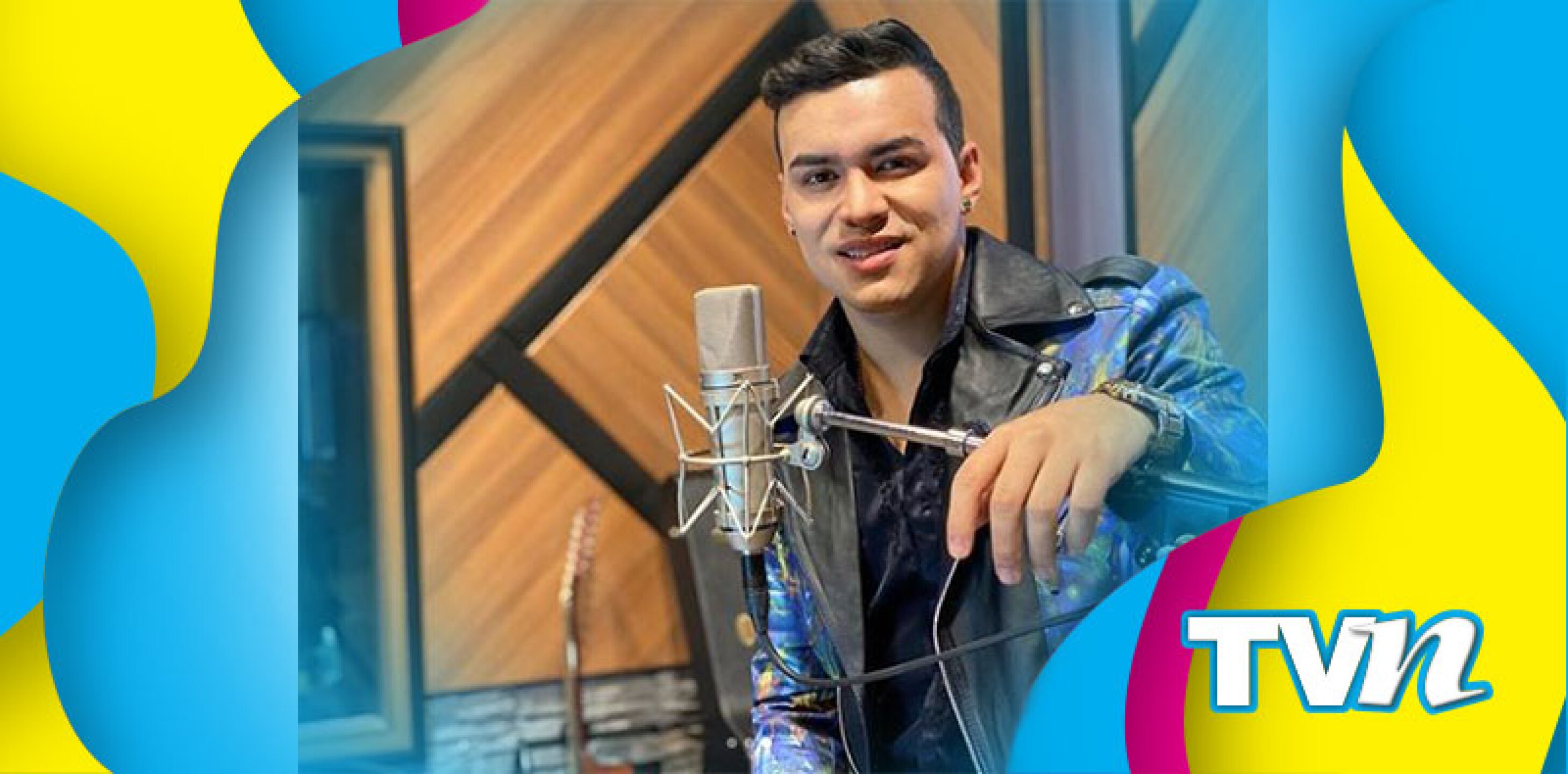 El cantante está feliz.