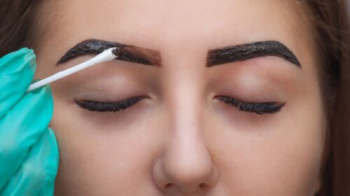 Las cejas onduladas crean polémica en redes