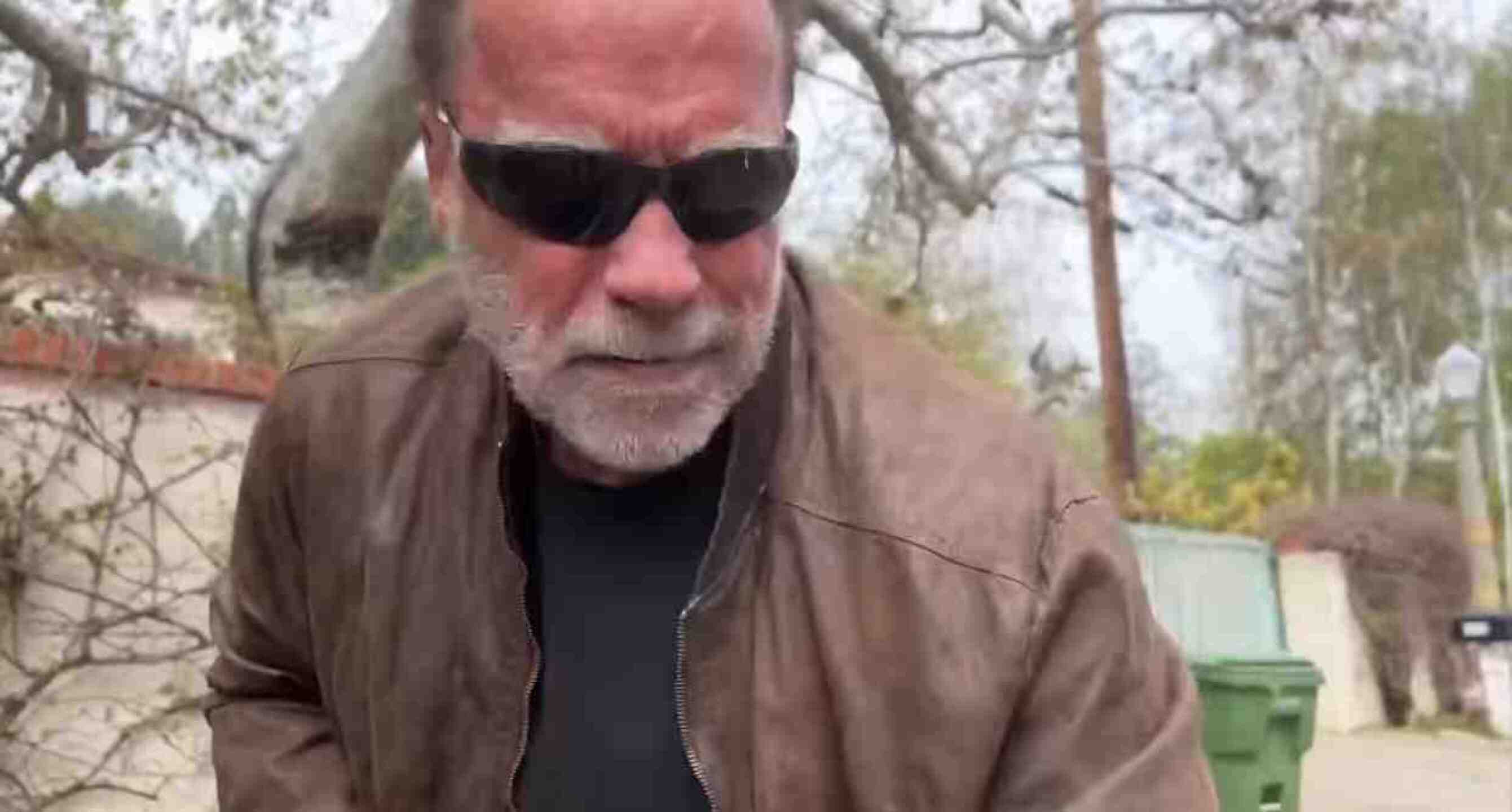 Arnold repara bache Los Ángeles