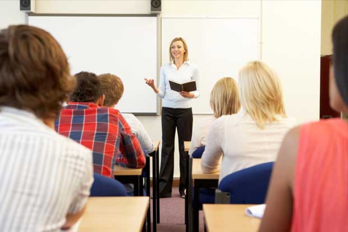La mitad de los estudiantes de esa escuela son hispanos.