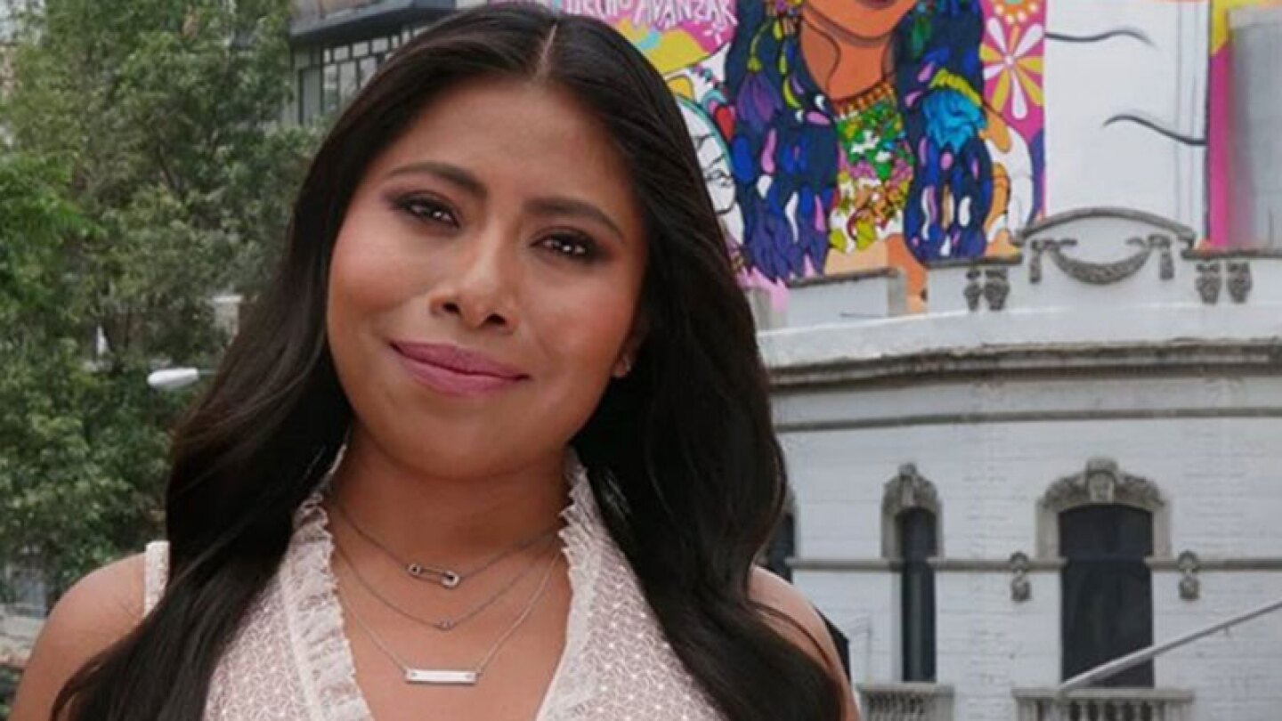 ¡SOLO LA VERDAD! Yalitza Aparicio presume enorme ramo de rosas que le regaló su novio André