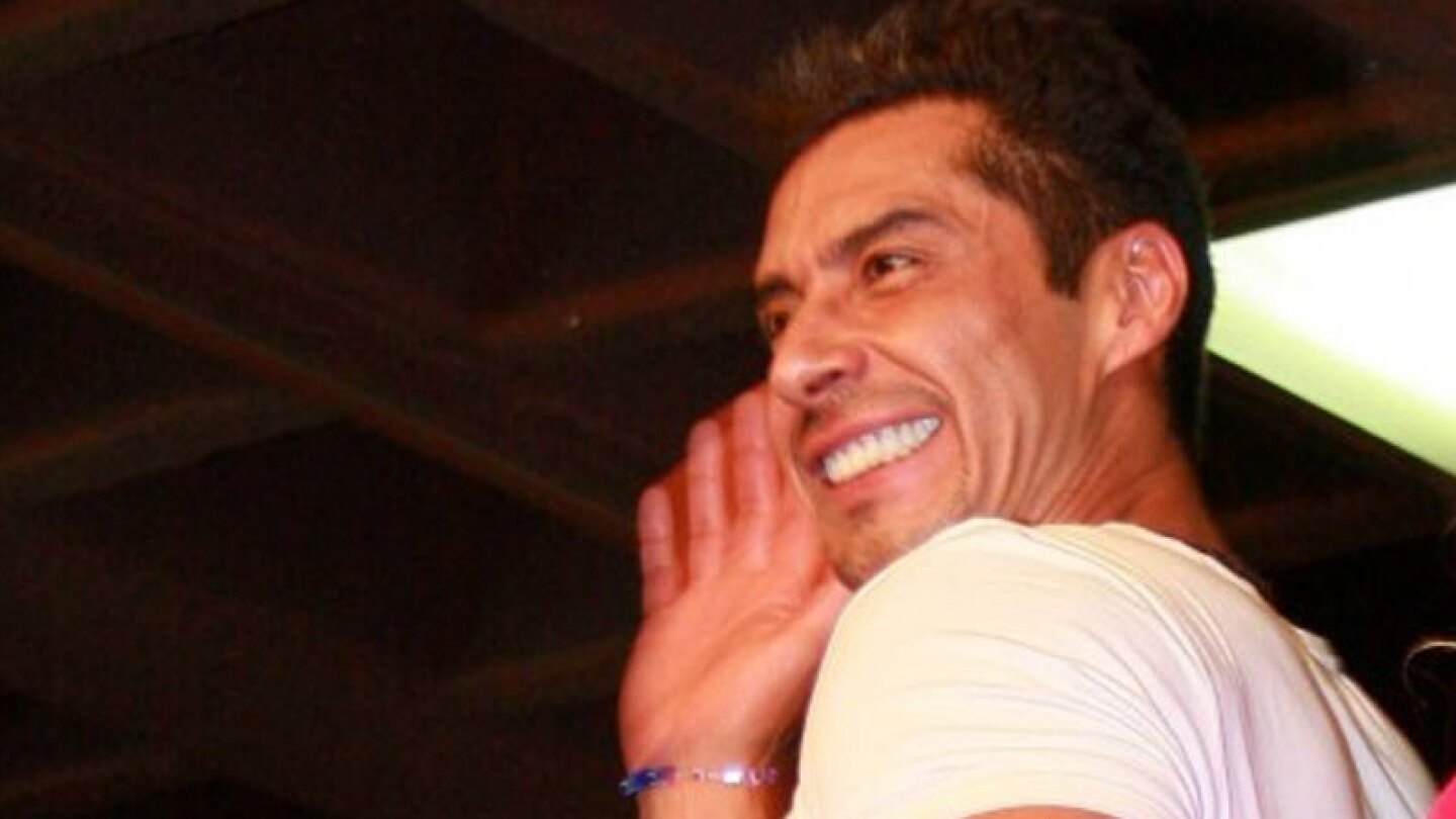 Vestido de Superman, Charly López regaló juguetes