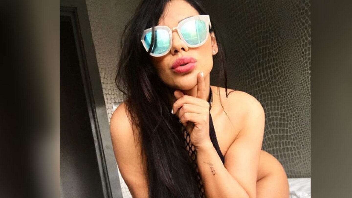 Suzy Cortez se contonea en la nieve