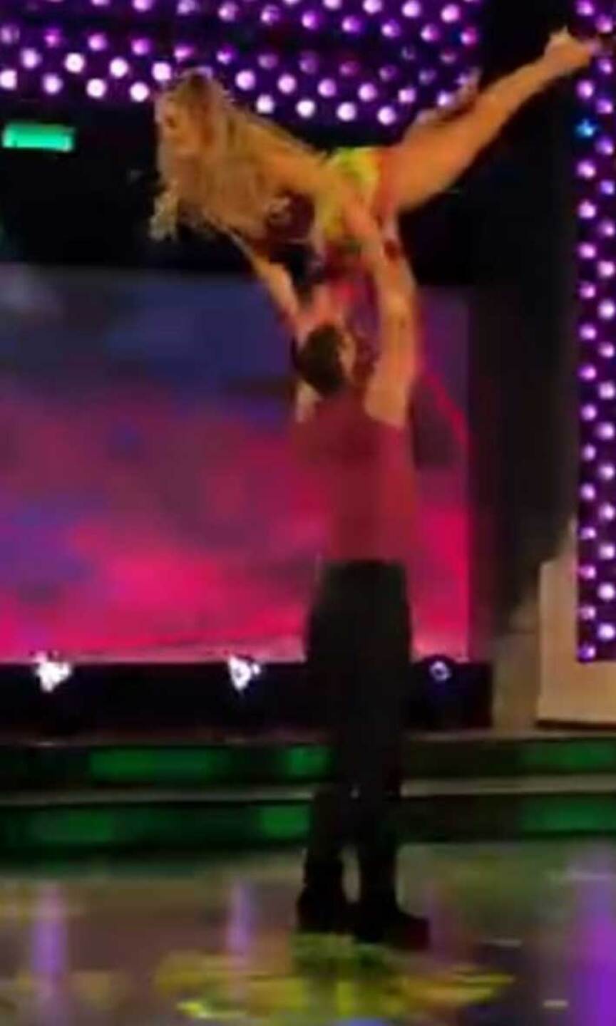 Pía y Moisés en la pista de 'Las Estrellas Bailan en Hoy'.