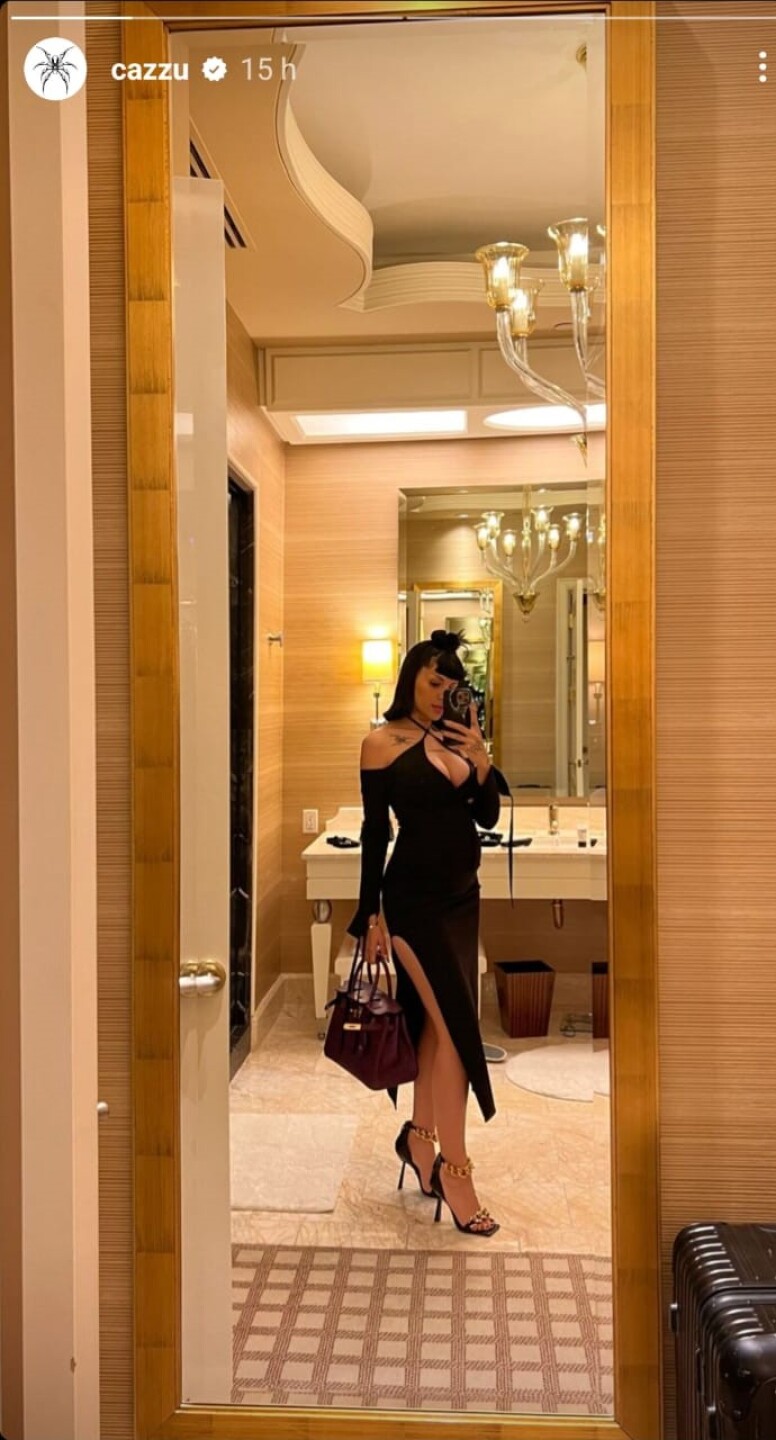 Cazzu selfie embarazada