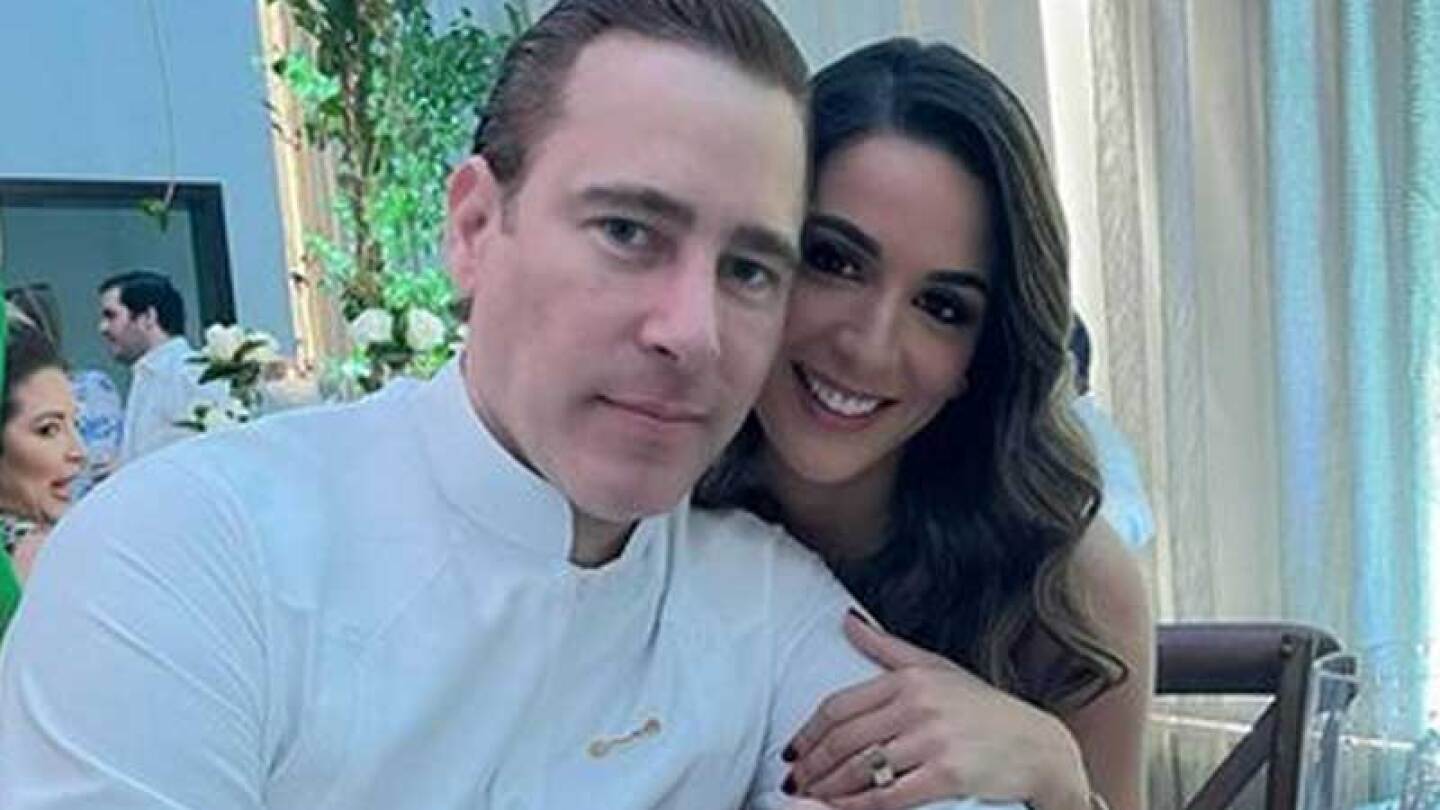 Carlos de la Mota se compromete con su novia Laura Pérez Rojas