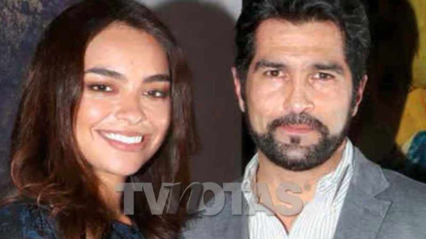 Arturo Carmona y su novia