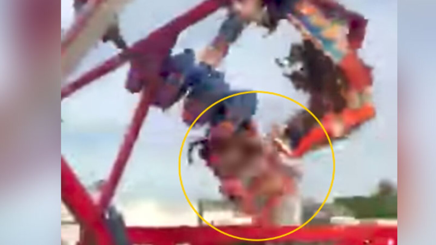 Terrible accidente ocurre en juego mecánico