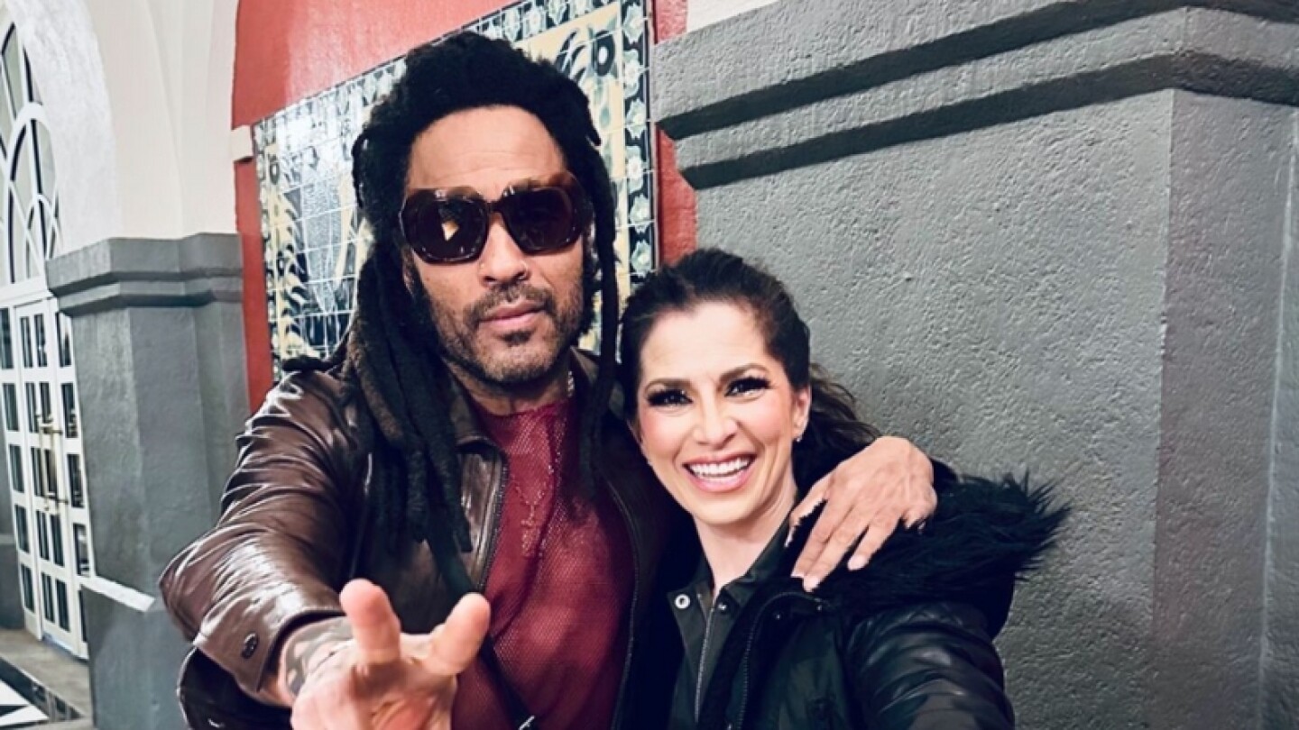 Lenny Kravitz y Alessandra Rosaldo abrazados