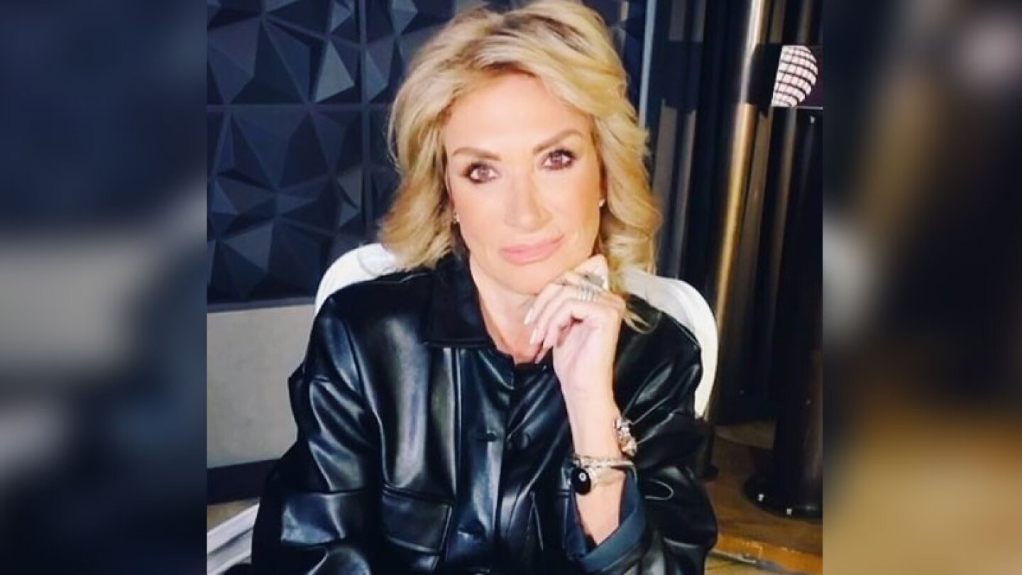 adela micha la saga
