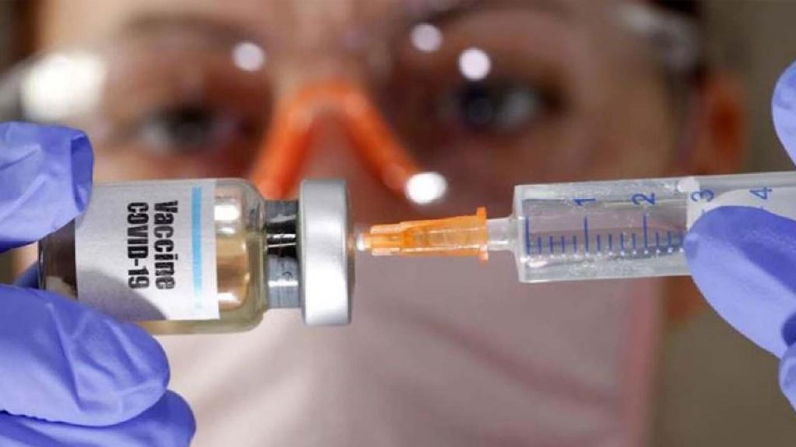 El laboratorio AstraZeneca firmó un acuerdo con la Universidad de Oxford