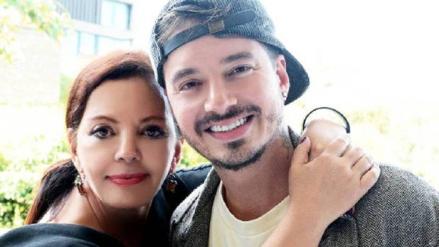 J Balvin pide recen por su madre