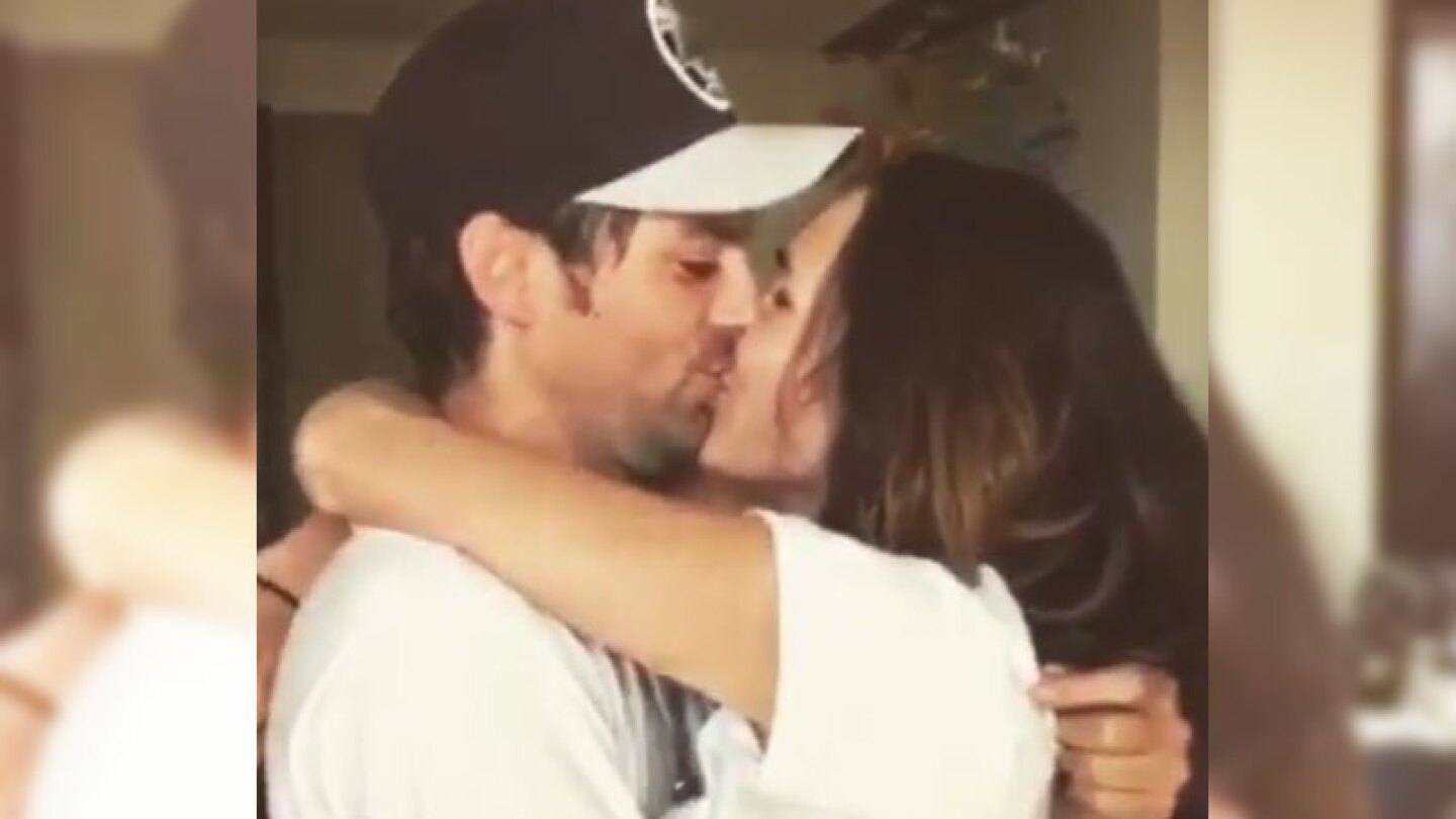 Renato López con su novia n.