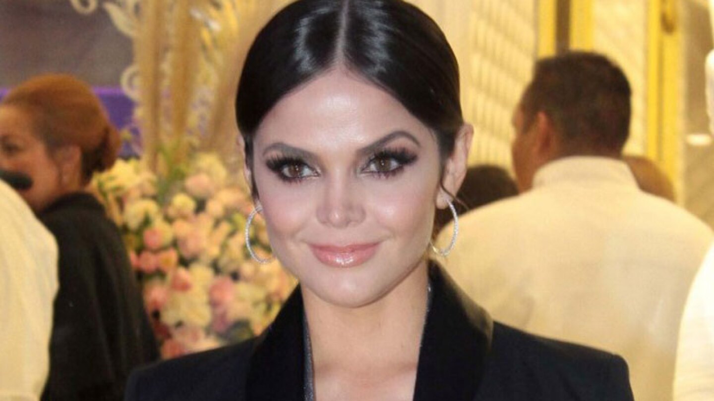 La conductora del programa Hoy apareció con esta entalladísima prenda y sus curvas se remarcaron a la perfección.