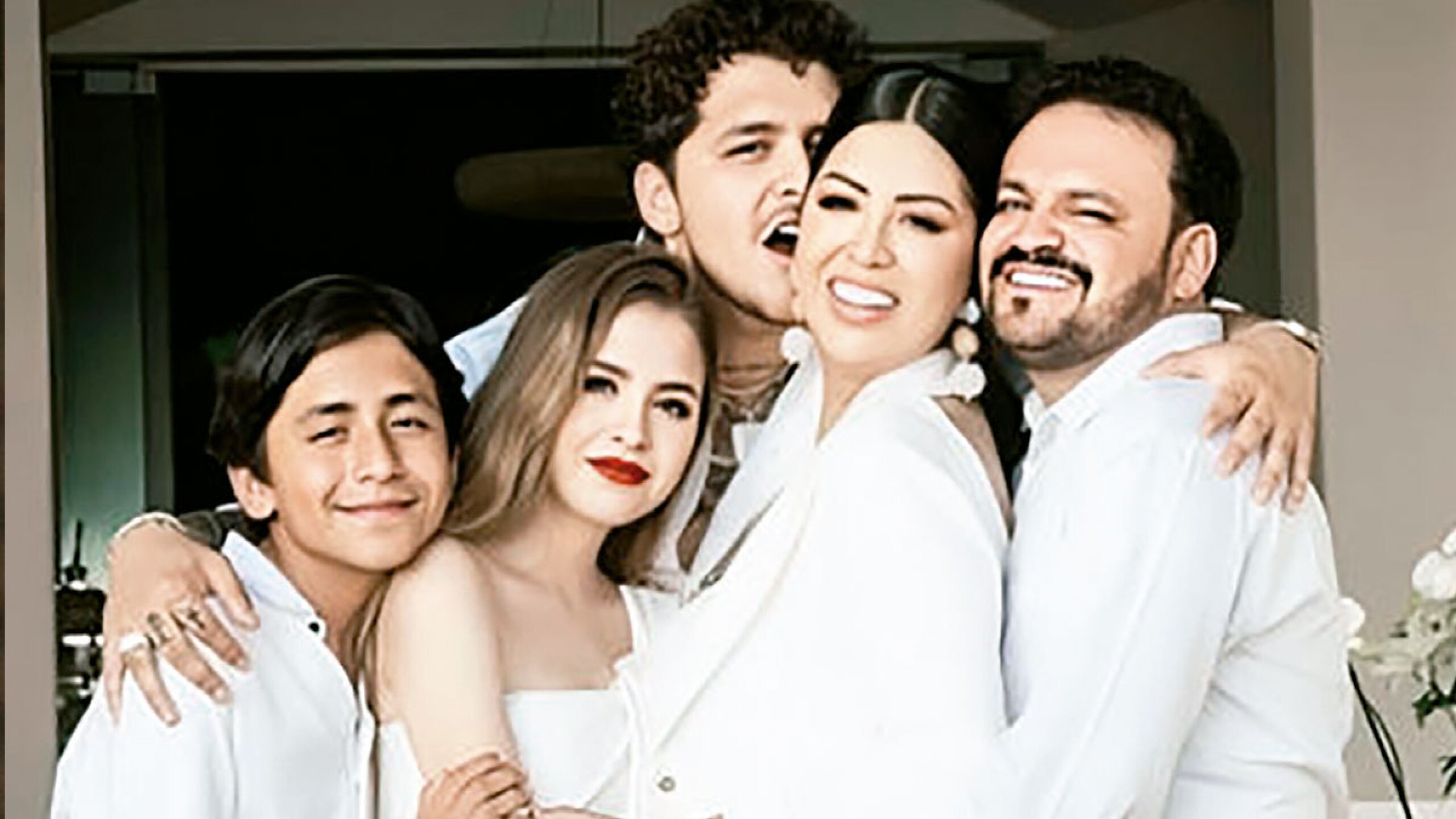 Familia Nodal hermano menor