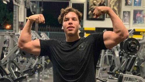 Hijo Arnold Schwarzenegger sigue pasos fisicoculturismo