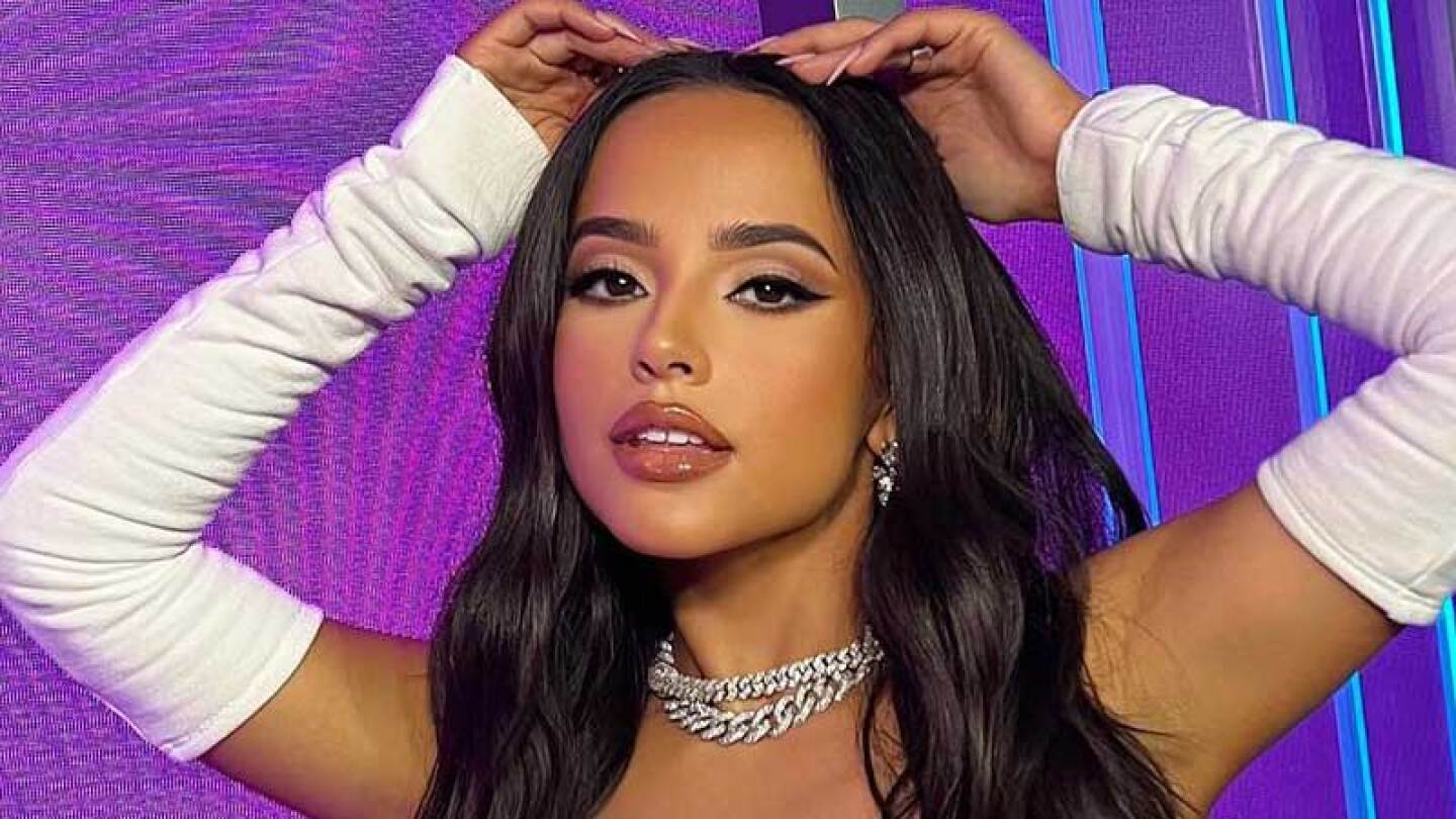 Becky G alza la voz a favor del  aborto y las mujeres