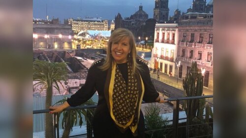 La gente aclama su llegada al matutino